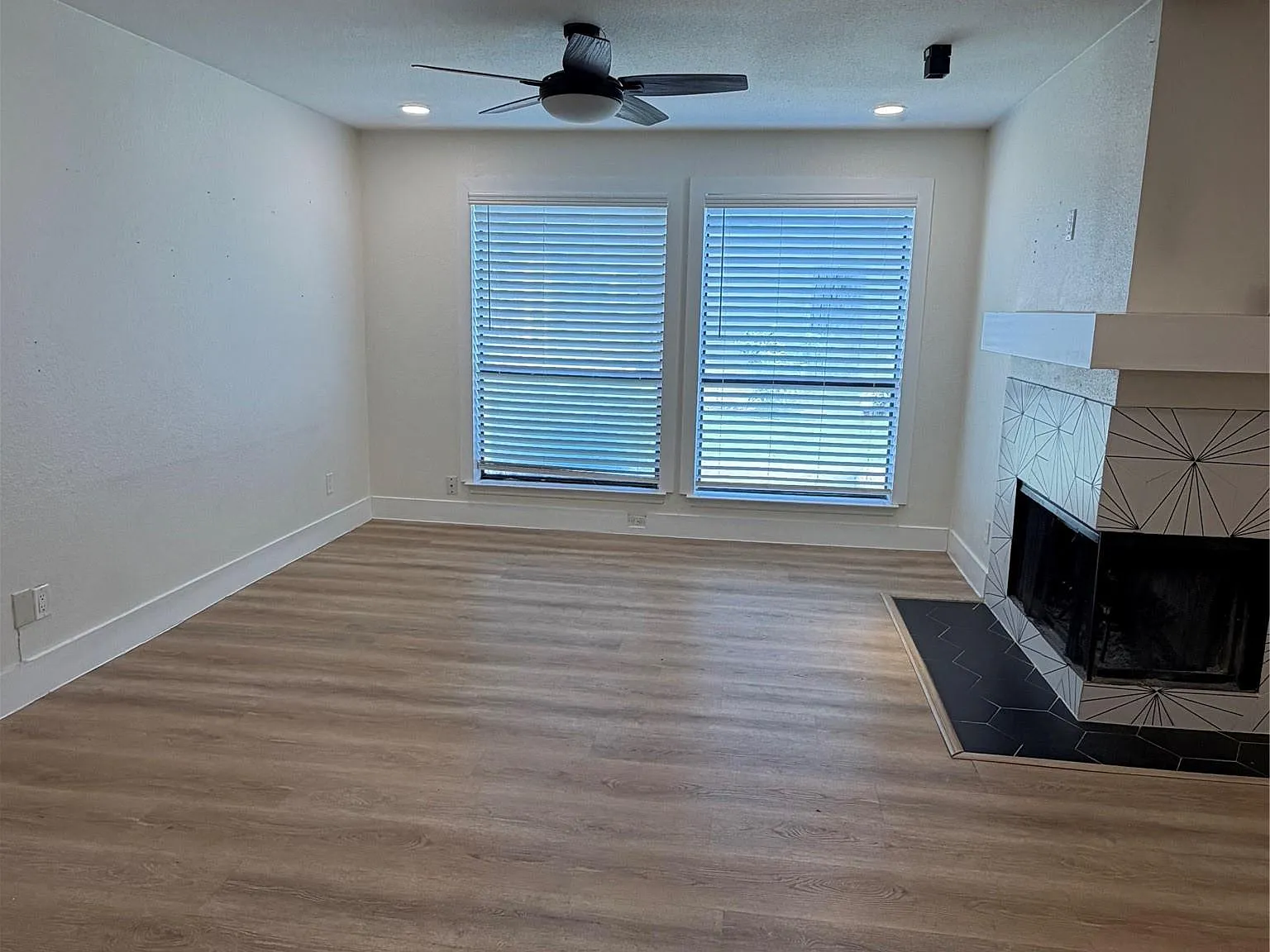 2 bed, 778 sqft, $1,600 — Photo 2