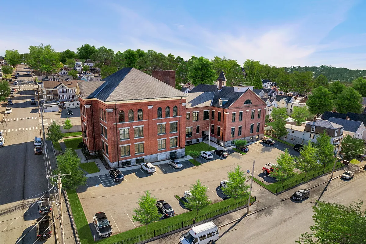 Building Photo - The Varnum