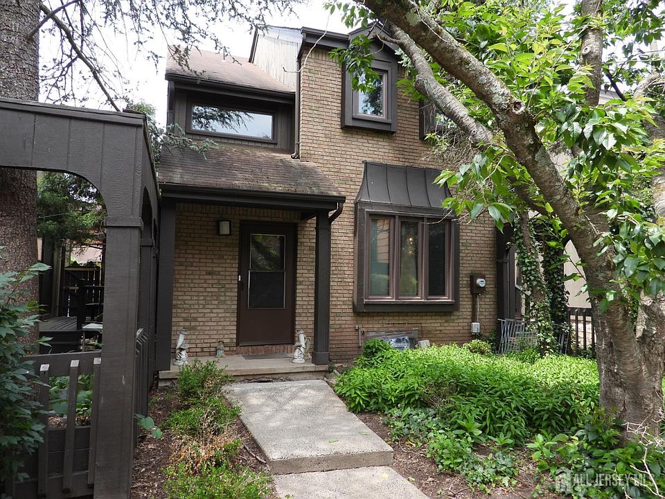 1st image of 41 Riverbend Dr