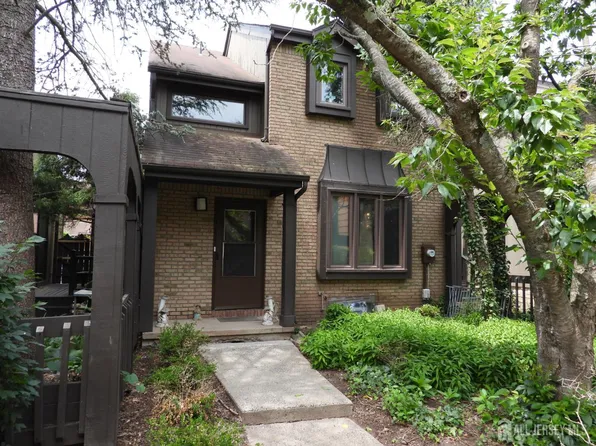 41 Riverbend Dr, North Brunswick, NJ 08902