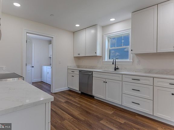 4th image of 111 Gay St