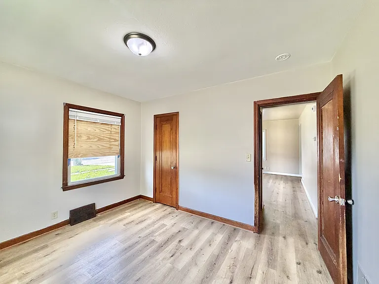 1029 McKinley Ave — Photo 13