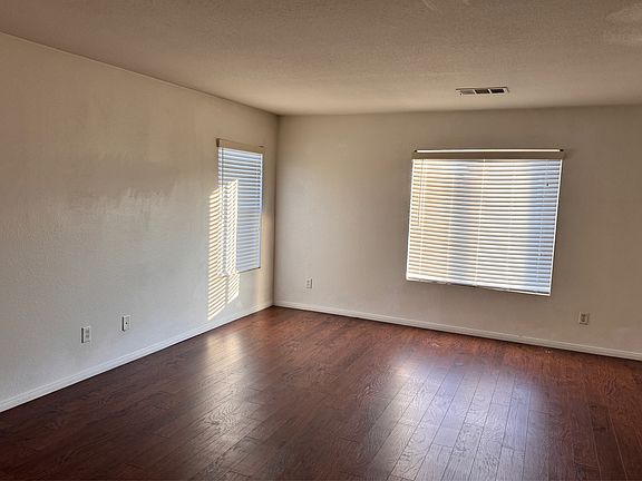 5th image of 14031 Crystal St