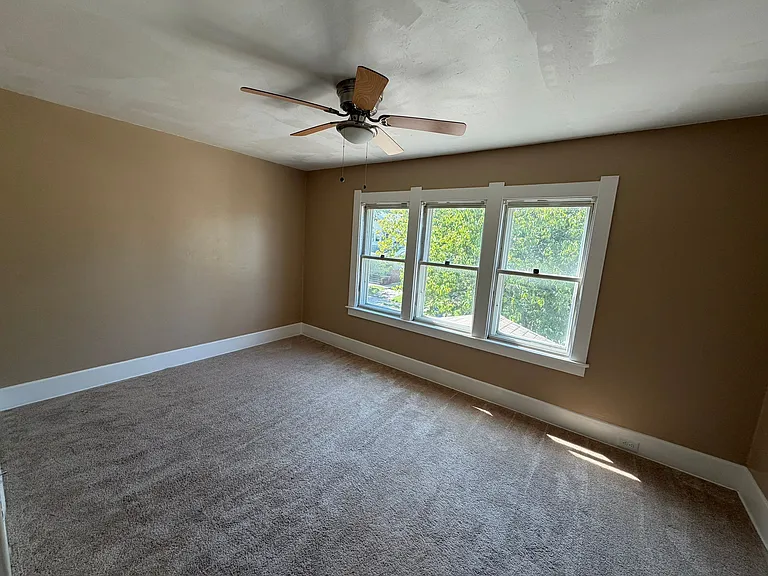 4136 Fairview Dr — Photo 7