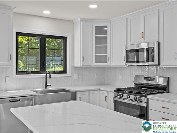 4th image of 13 Seneca Rd