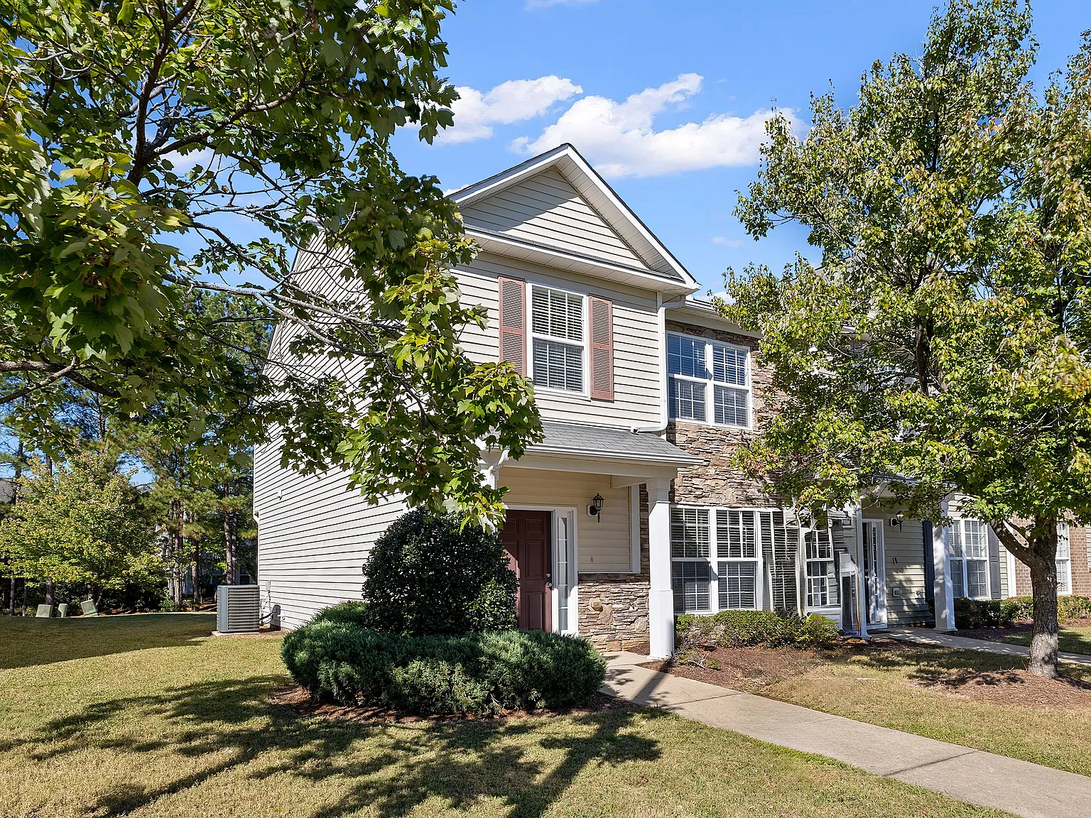 3 bed, 2.5 bath, 1476 sqft, $1,600 — Photo 2