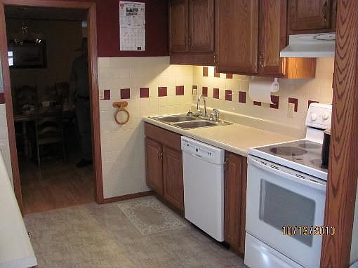 2nd image of 219 N Cherry St