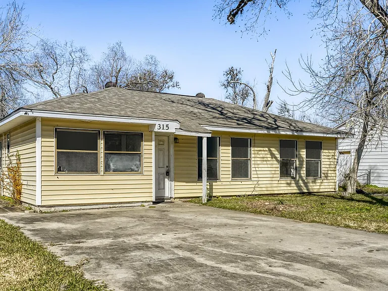 315 Acacia St — Photo 2