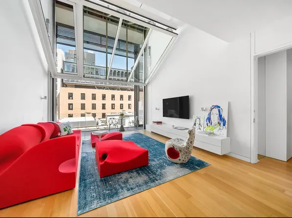 524 West 19th Street 3 image 1 of 8