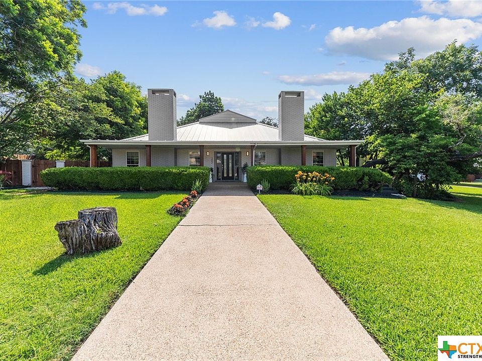 1st image of 302 Highland Oaks Dr