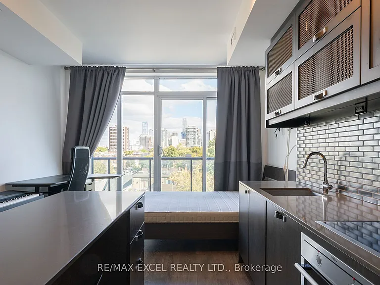 783 Bathurst St #506 — Photo 7