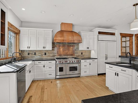 5th image of 8652 Portico Ln