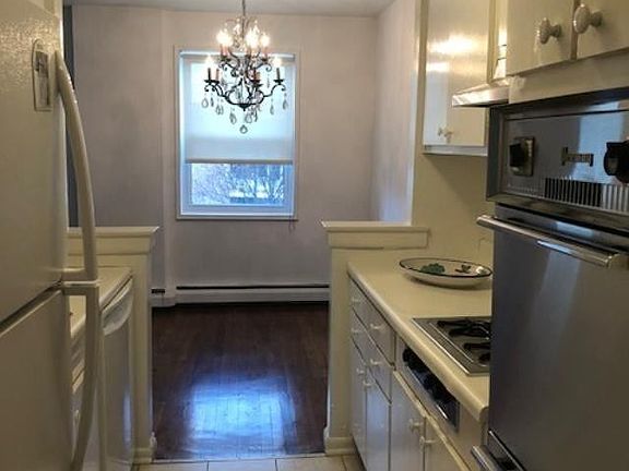 5th image of 20 Chapel Pl APT 3J
