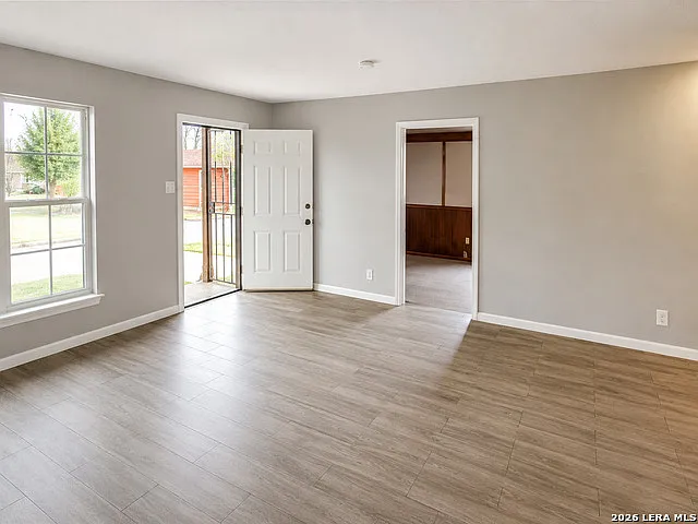4 bed, 1.0 bath, 1376 sqft, $1,650 — Photo 3
