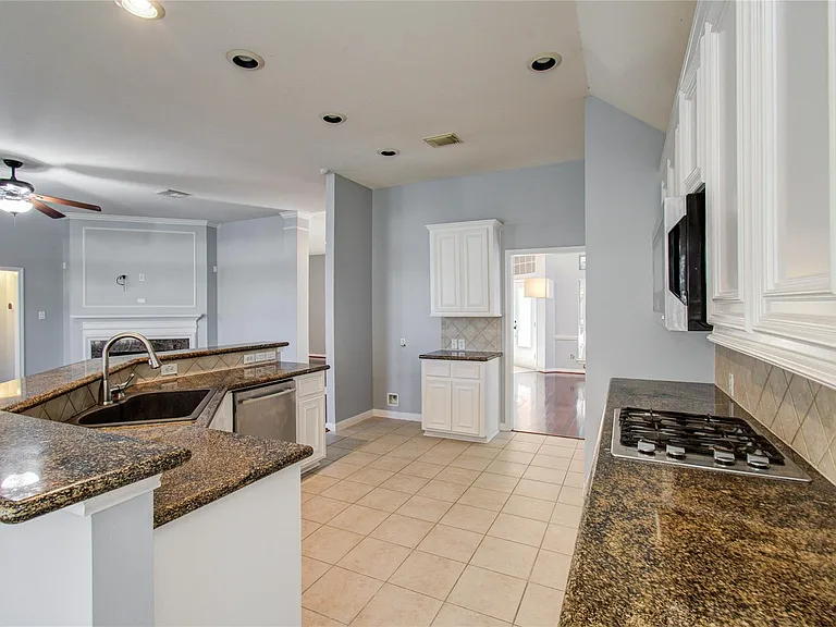 14731 Raven Hollow Ln — Photo 10