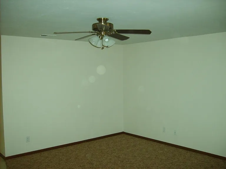 328 Miller St — Photo 5