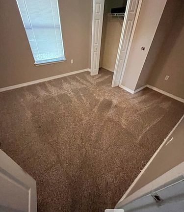 4th image of 547 Hyde Park Dr