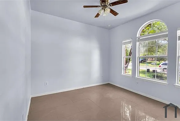 933 Bens Dr — Photo 12