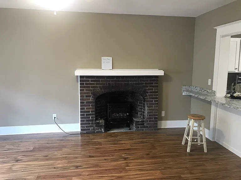 301 SE Baker St #1 — Photo 7