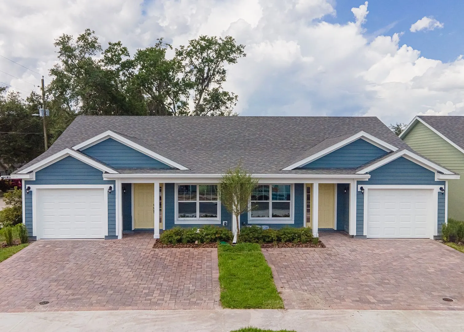 Beautiful 3/2 Energy Efficient 1 Story Attached Home w/ 1 Car Garage — Photo 1