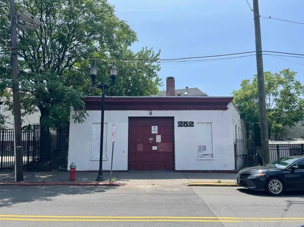 252 Monticello Avenue image 1 of 24