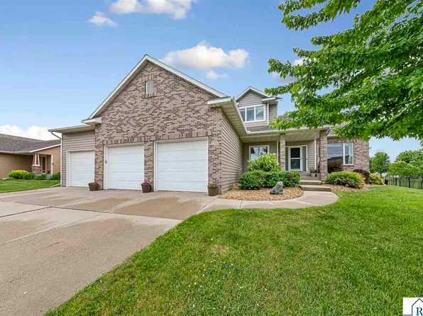 2294 Balsam Dr, North Mankato, MN 56003