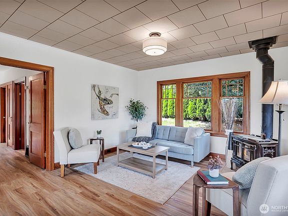 3rd image of 5829 S 2nd Avenue