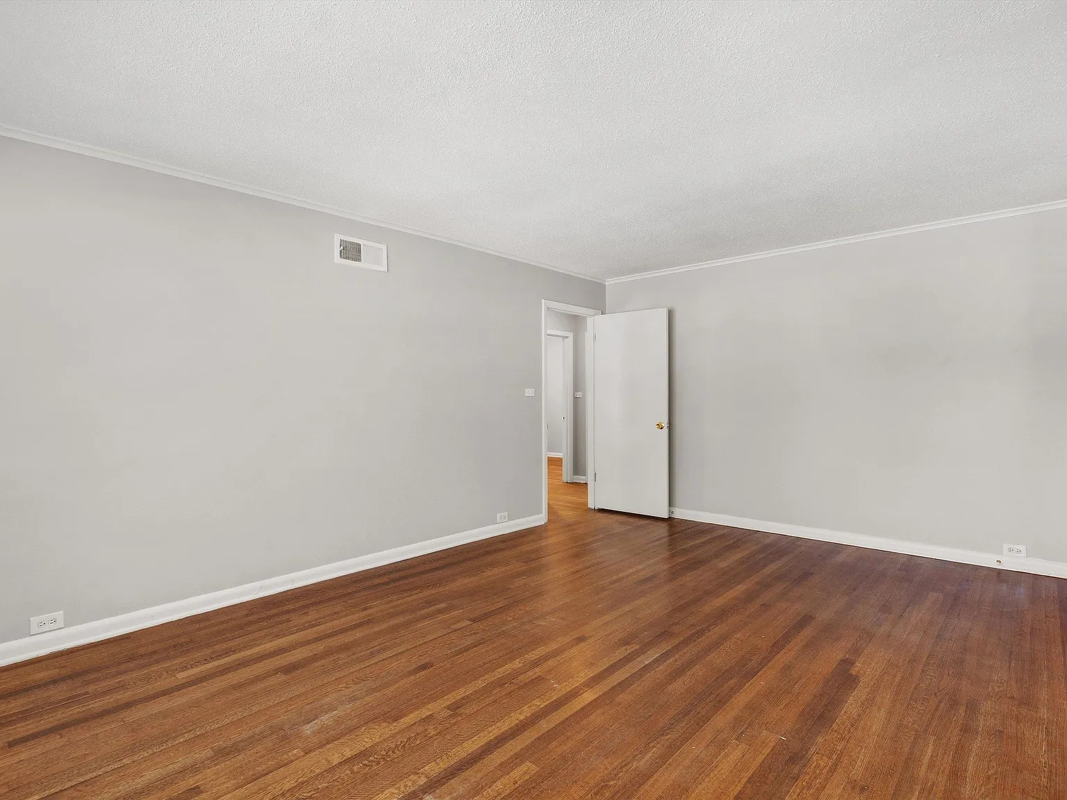 3 bed, 2.0 bath, 1233 sqft, $1,950 — Photo 4