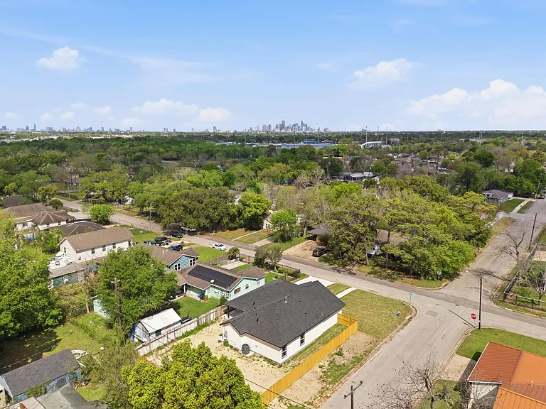 7040 Kinney St — Photo 36