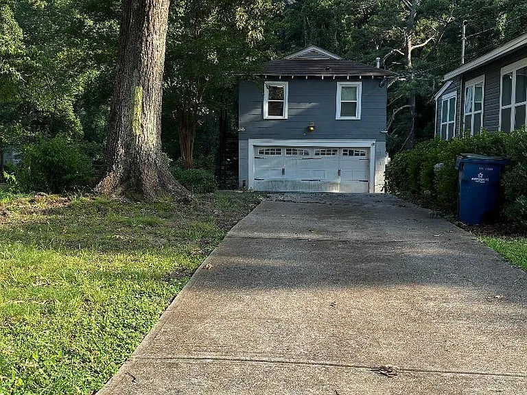 1920 Linwood Ave — Photo 2