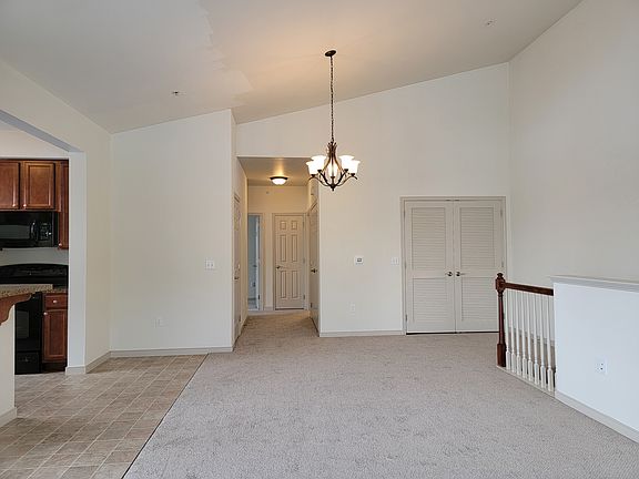 5th image of 1976 Shady Oak Dr