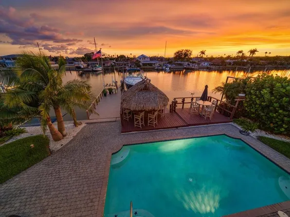 11700 5th St E, Treasure Island, FL 33706
