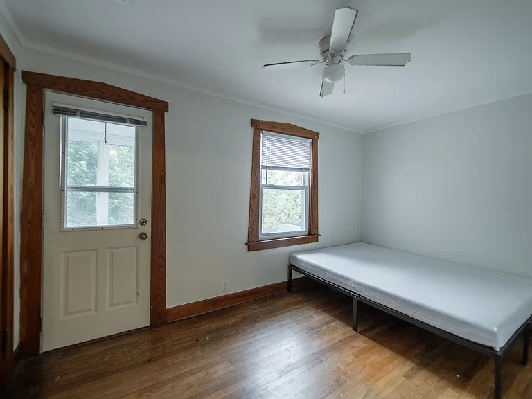 1040 Lake Michigan Dr NW — Photo 11