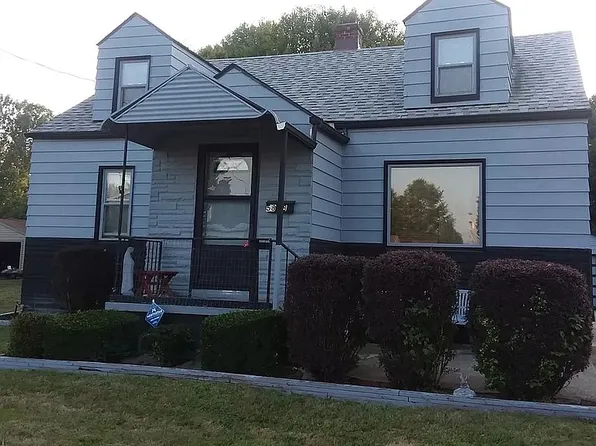 588 12th St, Campbell, OH 44405