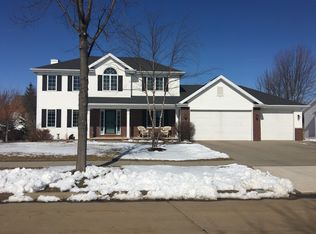 300 E Apple Creek Rd, Appleton, WI 54913