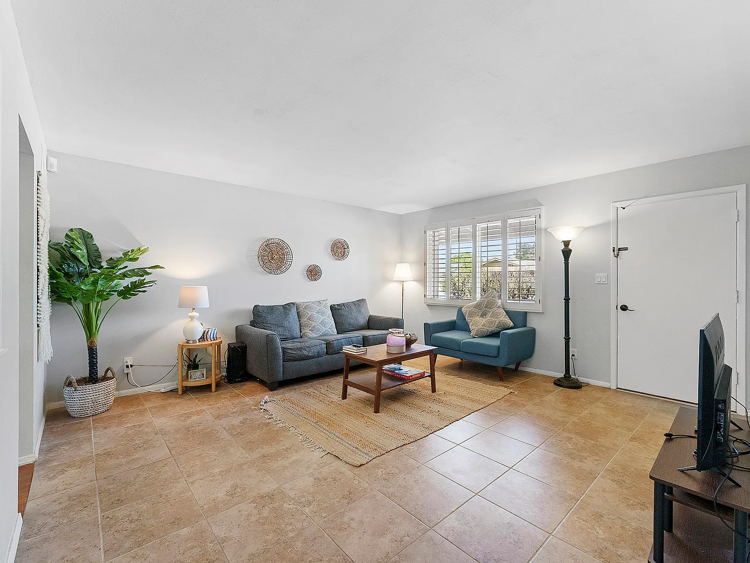 5 bed, 1881 sqft, $675 — Photo 1