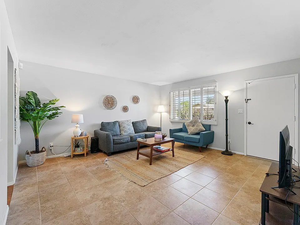 1155 E Geneva Dr #3