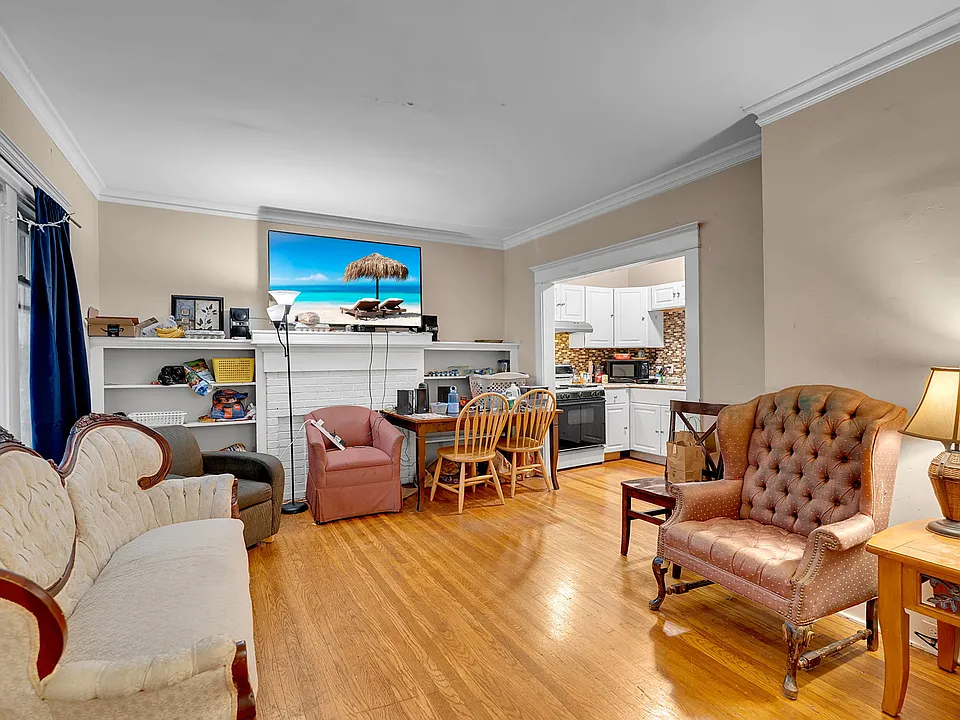 75 Montrose Ave #1