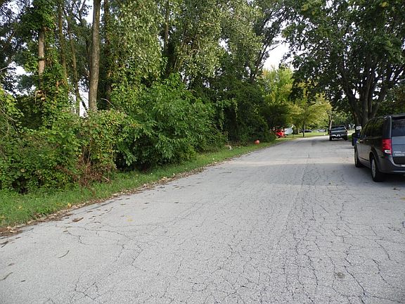 4th image of 320 Crestwood Dr