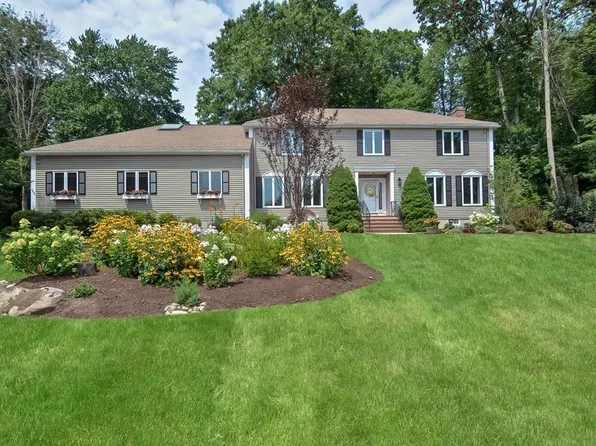 13 Hickory Dr, Medfield, MA 02052