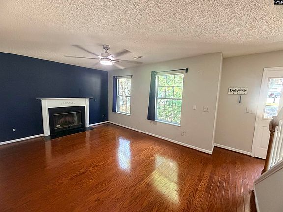 3rd image of 17 Oak Stand Ct