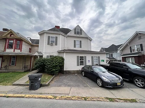 382 Forest Ave Photo 1