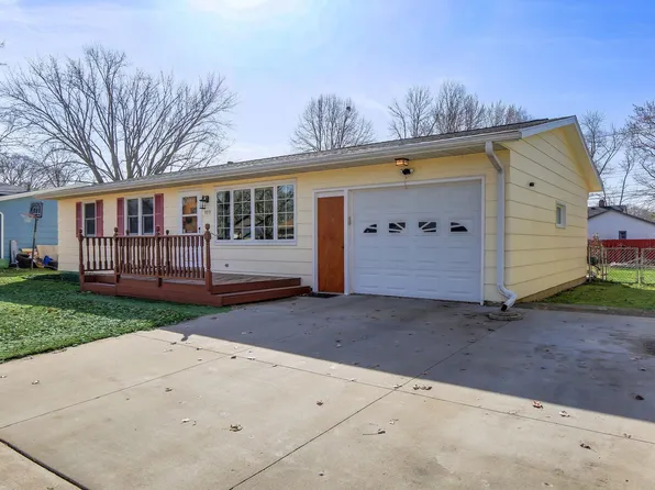 909 14th St W, Hastings, MN 55033