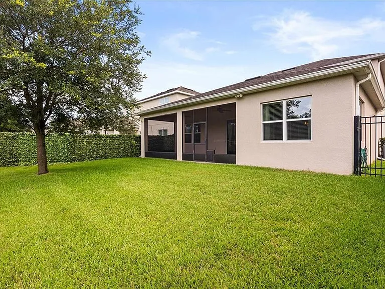 1046 Grand Hilltop Dr — Photo 22