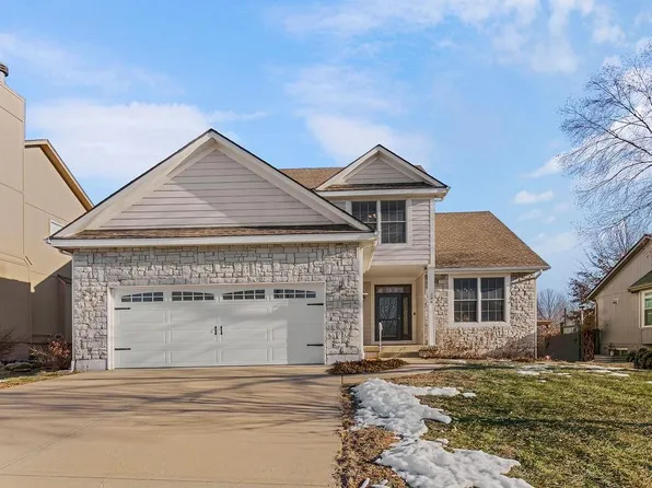 286 N Overlook St, Olathe, KS 66061