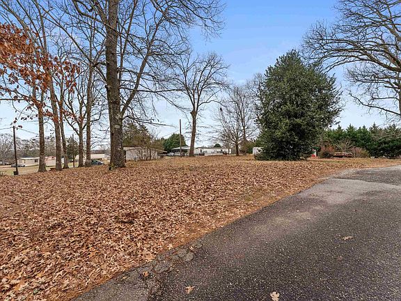 2nd image of 460 Looper Rd