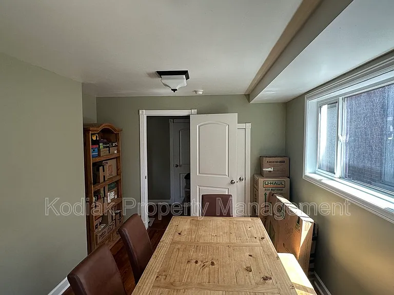 467 E 5th Ave — Photo 8