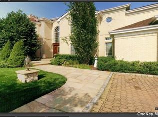 31 Deepwells Ln, Saint James, NY 11780