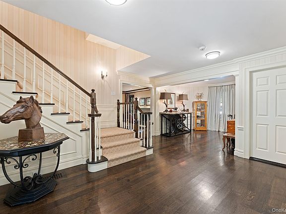5th image of 10 Broadmoor Road