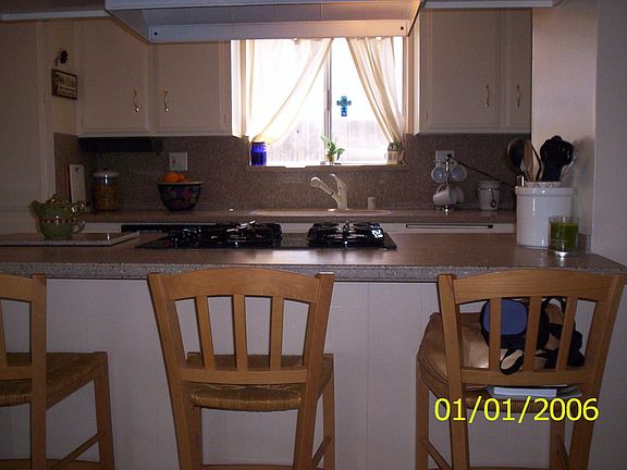 BREAKFAST/LUNCH BAR WITH STONE COUNTERS, BACKSPLASH